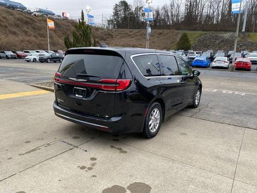 2024 Chrysler Pacifica Touring-L