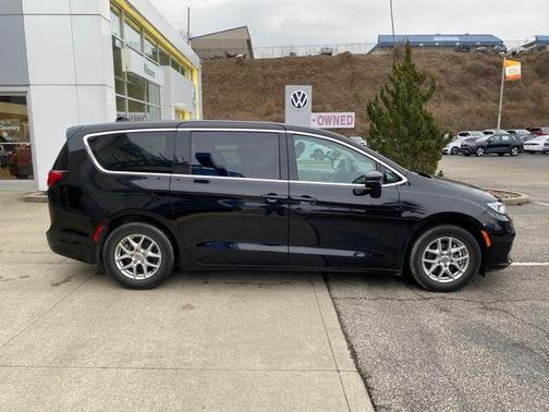 2024 Chrysler Pacifica Touring-L