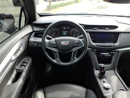 2023 Cadillac XT5 Luxury