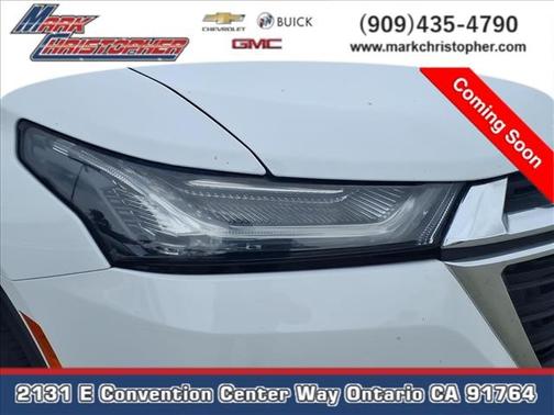 Summit White 2023 Chevrolet Traverse LT Cloth
