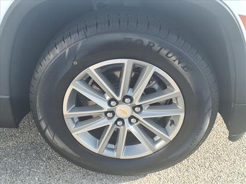 Summit White 2023 Chevrolet Traverse LT Cloth