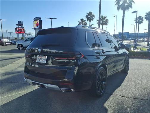 Black Sapphire Metallic 2025 BMW X7 xDrive40i