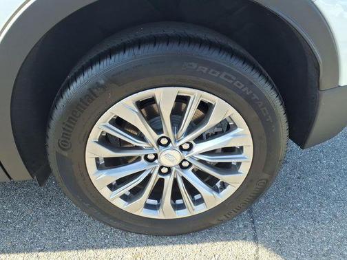 Crystal White 2024 Cadillac XT4 Premium Luxury