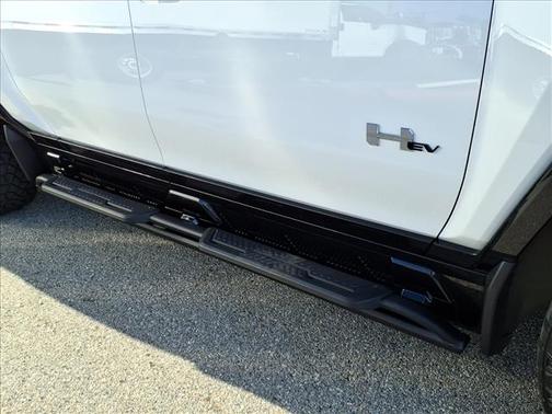 White 2025 GMC HUMMER EV Pickup 3X