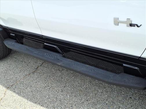 White 2025 GMC HUMMER EV SUV 3X