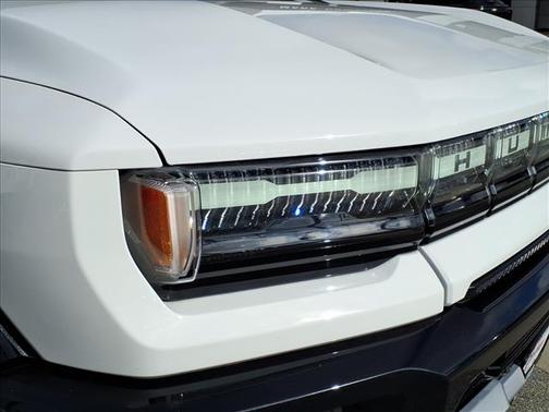 White 2025 GMC HUMMER EV SUV 3X