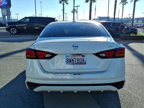 White 2021 Nissan Altima 2.5 SV