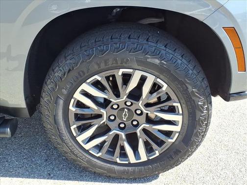 Sterling Gray Metallic 2025 Chevrolet Suburban Z71