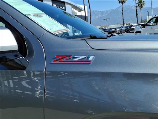 Sterling Gray Metallic 2025 Chevrolet Suburban Z71