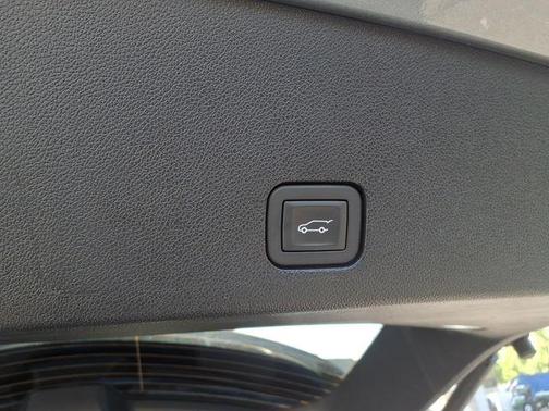 Silver Metallic 2025 Cadillac XT6 Premium Luxury FWD