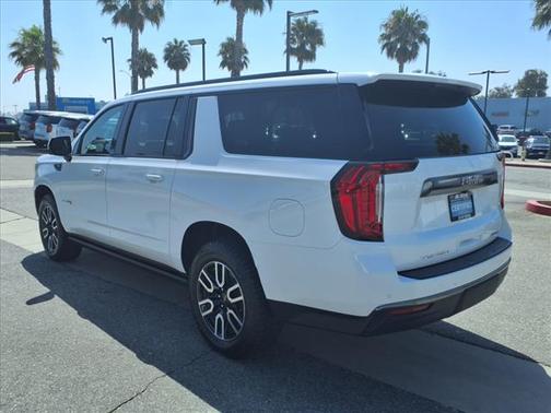 2023 GMC Yukon XL AT4