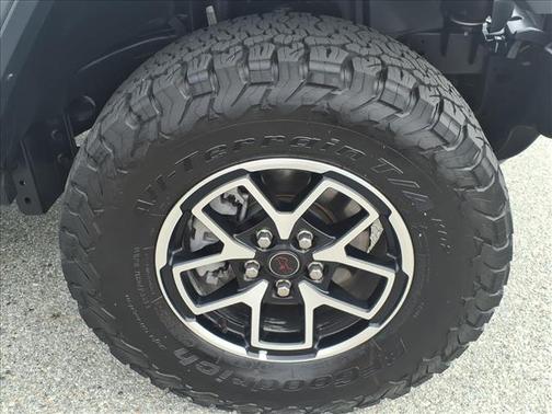 Bright White Clearcoat 2025 Jeep Wrangler Rubicon