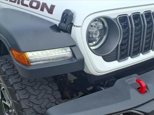 Bright White Clearcoat 2025 Jeep Wrangler Rubicon
