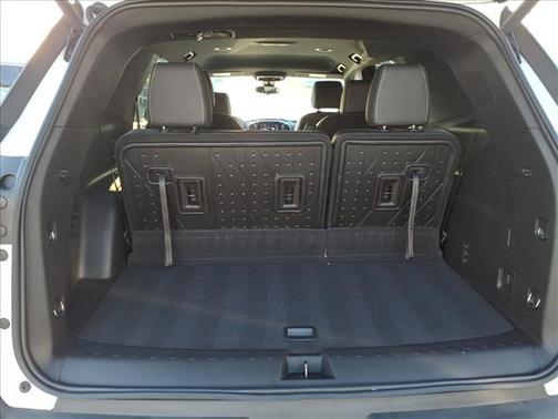 Summit White 2023 Chevrolet Traverse LT Leather