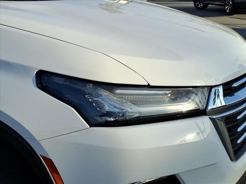 Summit White 2023 Chevrolet Traverse LT Leather