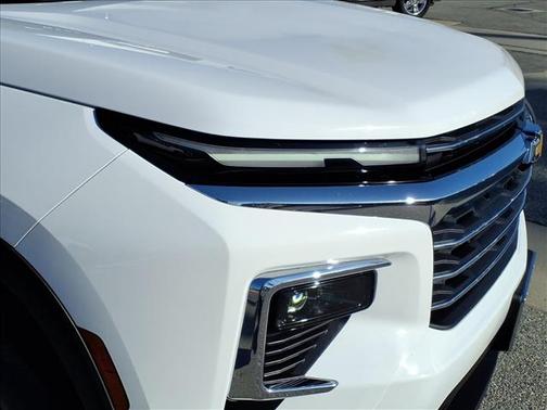 Summit White 2025 Chevrolet Traverse LT