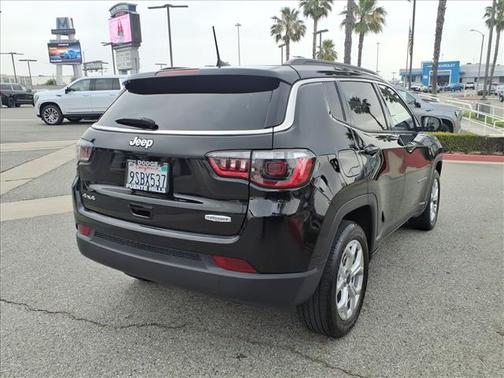 Diamond Black 2025 Jeep Compass Latitude