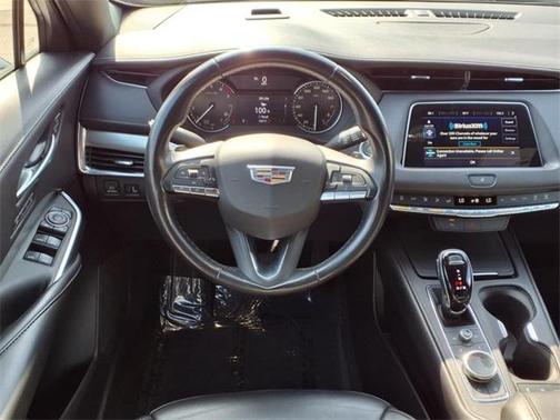2022 Cadillac XT4 Premium Luxury