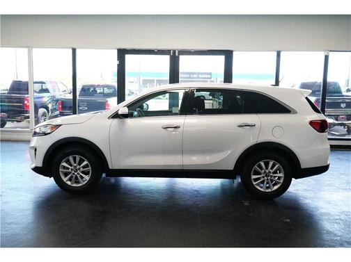 White 2020 Kia Sorento LX