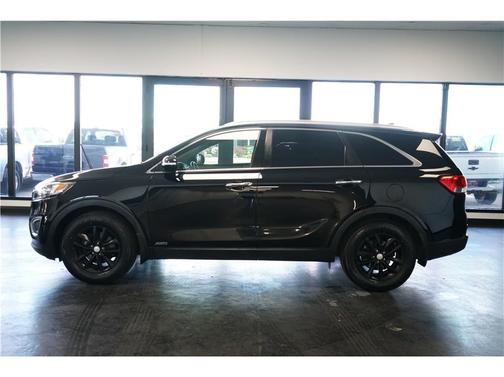 Black 2018 Kia Sorento LX