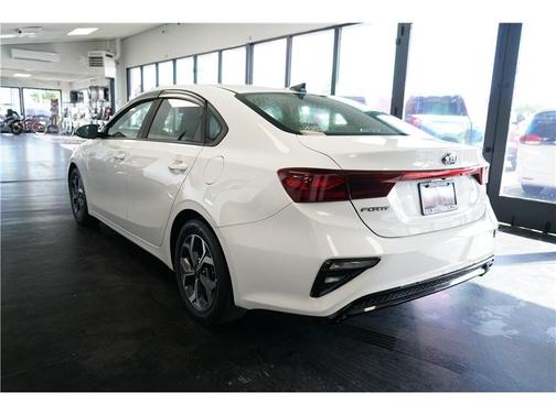 White 2019 Kia Forte LXS