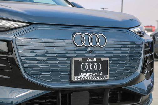 2025 Audi Q6 e-tron Premium