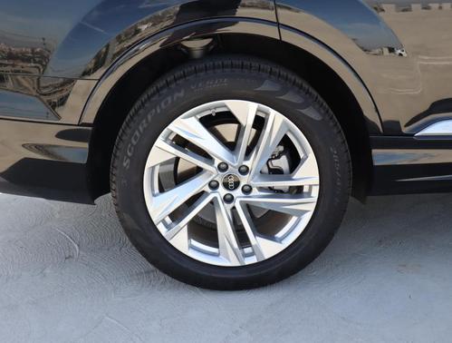 2023 Audi Q7 45 Premium