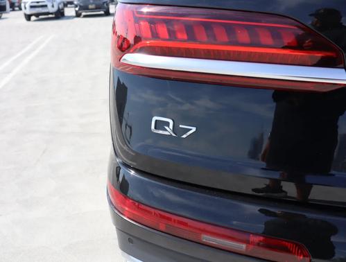 2023 Audi Q7 45 Premium