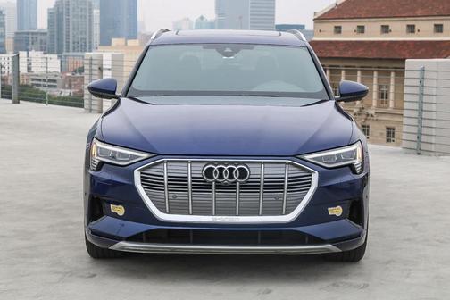 2022 Audi e-tron Premium Plus