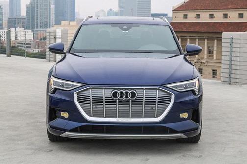 2022 Audi e-tron Premium Plus