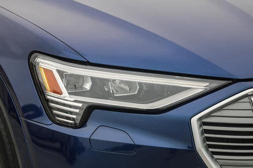 2022 Audi e-tron Premium Plus