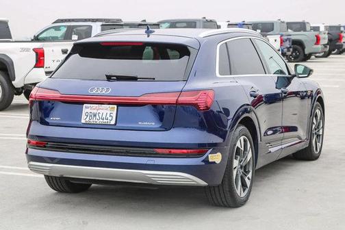 2022 Audi e-tron Premium Plus