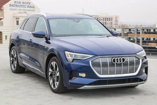 2022 Audi e-tron Premium Plus