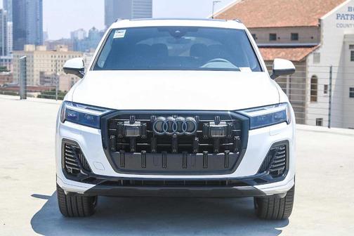 2025 Audi Q7 55 Premium Plus