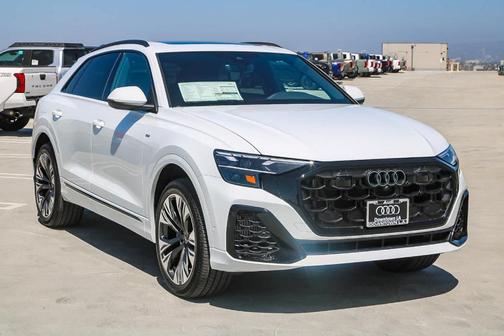 2025 Audi Q8 Premium Plus