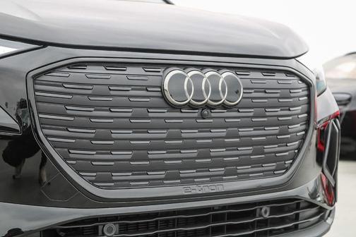 2025 Audi Q4 e-tron 55 quattro Premium