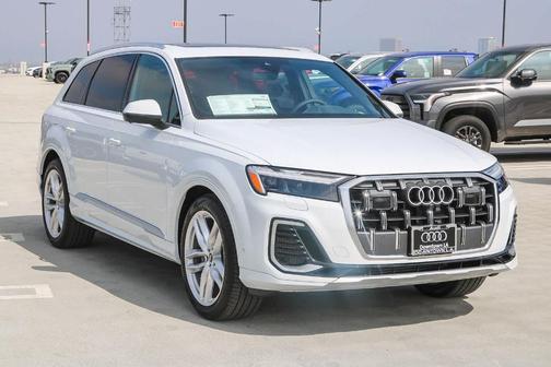 2025 Audi Q7 55 Premium Plus