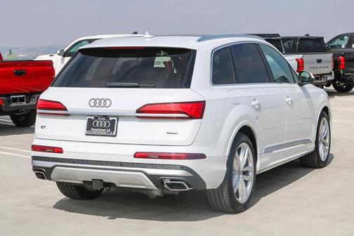 2025 Audi Q7 55 Premium Plus