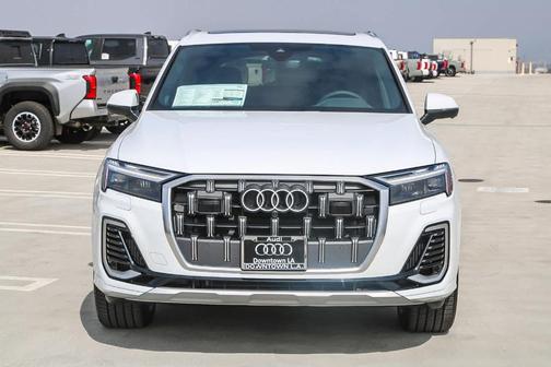 2025 Audi Q7 55 Premium Plus