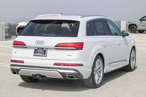2025 Audi Q7 55 Premium Plus