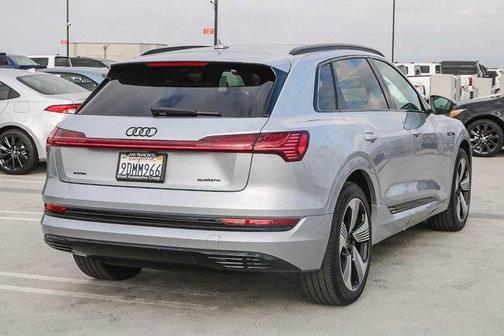 2022 Audi e-tron Premium Plus