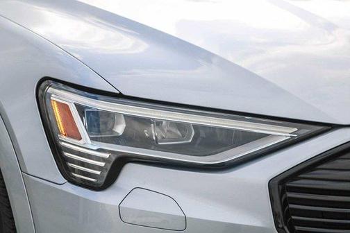 2022 Audi e-tron Premium Plus
