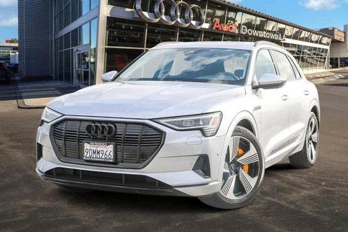 2022 Audi e-tron Premium Plus