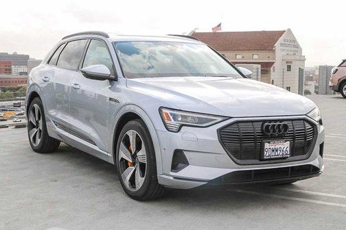 2022 Audi e-tron Premium Plus