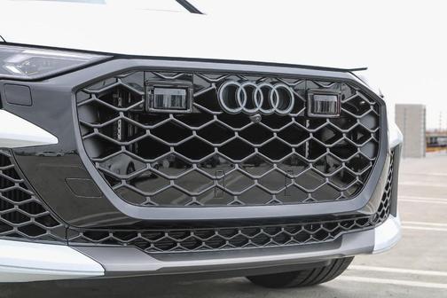 2025 Audi RS Q8 4.0T quattro performance
