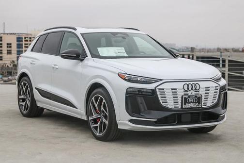 2025 Audi SQ6 e-tron Premium