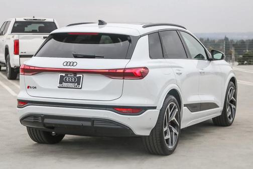 2025 Audi SQ6 e-tron Premium