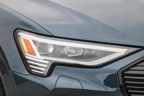 2023 Audi e-tron S line Premium