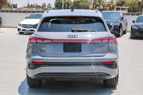 2025 Audi Q4 e-tron 55 quattro Premium