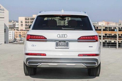 2022 Audi Q7 45 Premium Plus